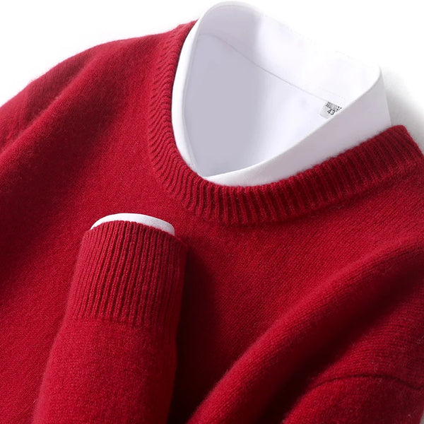 Pull homme col double élégant, coupe moderne.  Tricot doux et confortable.