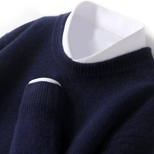 Pull homme col double élégant, coupe moderne.  Tricot doux et confortable.
