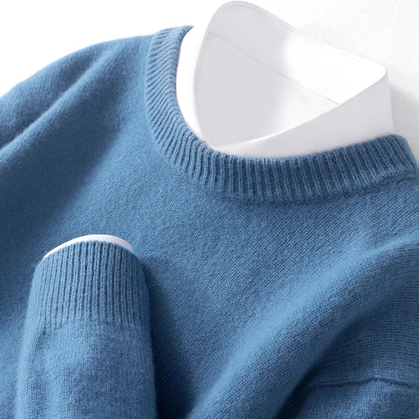 Pull homme col double élégant, coupe moderne.  Tricot doux et confortable.