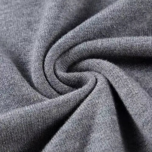Chandail homme col roulé idéal pour le bureau, look raffiné et professionnel.