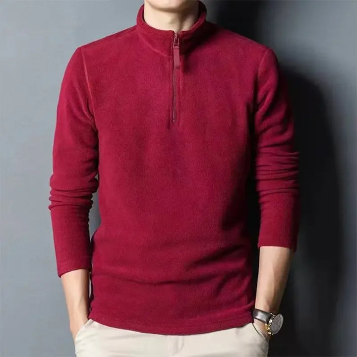 Pull demi-zip homme élégant, coupe confortable pour mode masculine hivernale chic et chaude.