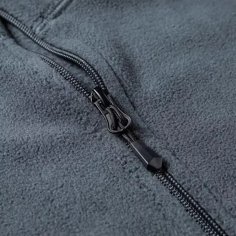 Pull homme demi-zip à texture douce, chandail confortable et chaud pour hiver mode masculine.