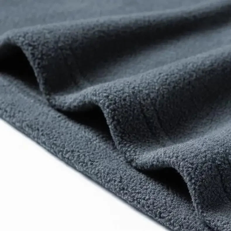 Pull homme demi-zip en tricot, vêtement chaud et confortable, parfait pour les journées froides.