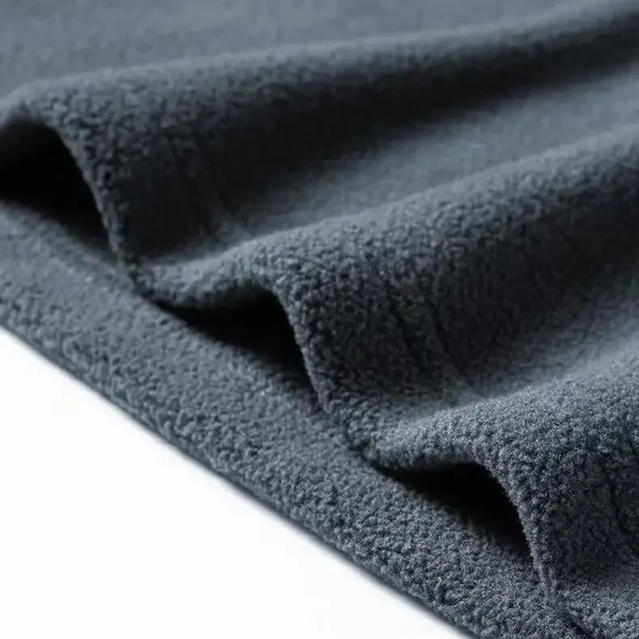 Pull homme demi-zip en tricot, vêtement chaud et confortable, parfait pour les journées froides.