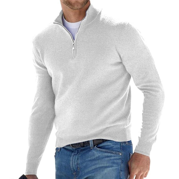 "Pull homme élégant en laine, texture douce, gris, coupe ajustée, manche longue, pour chaleur et confort."