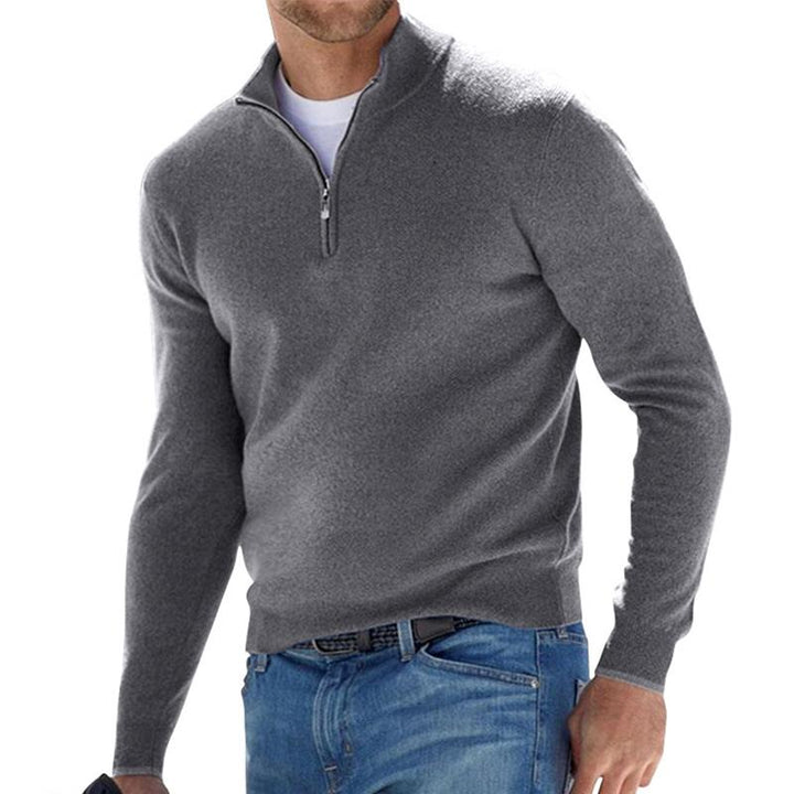 "Pull homme élégant en laine, texture douce, gris, coupe ajustée, manche longue, pour chaleur et confort."
