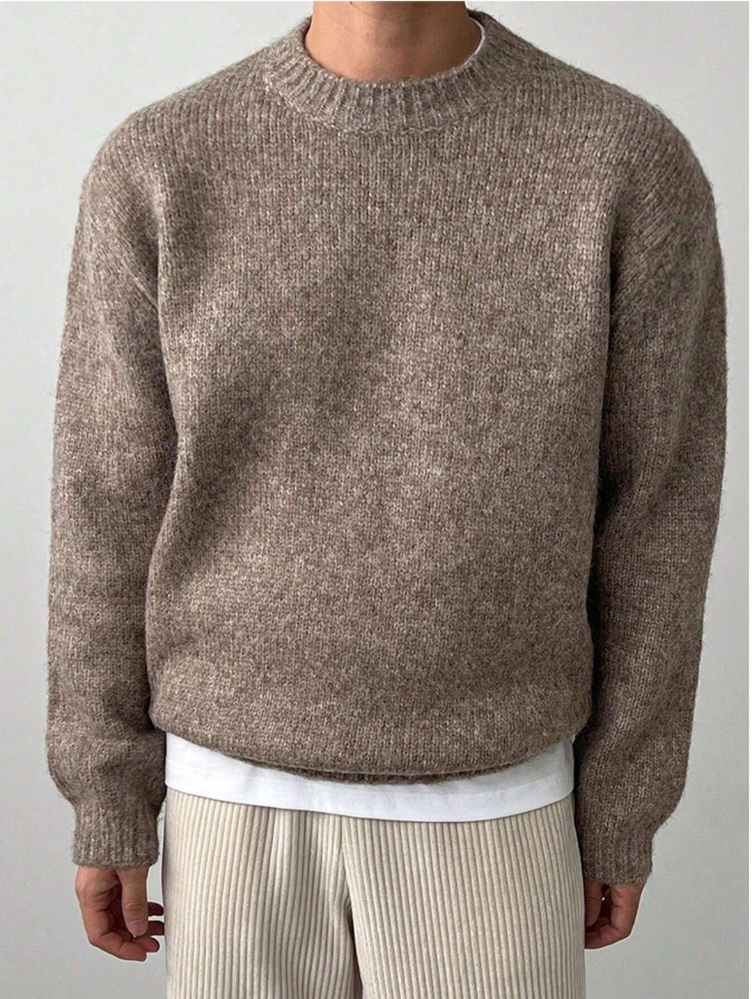 Pull homme en cachemire, doux et élégant.  Plusieurs couleurs disponibles.