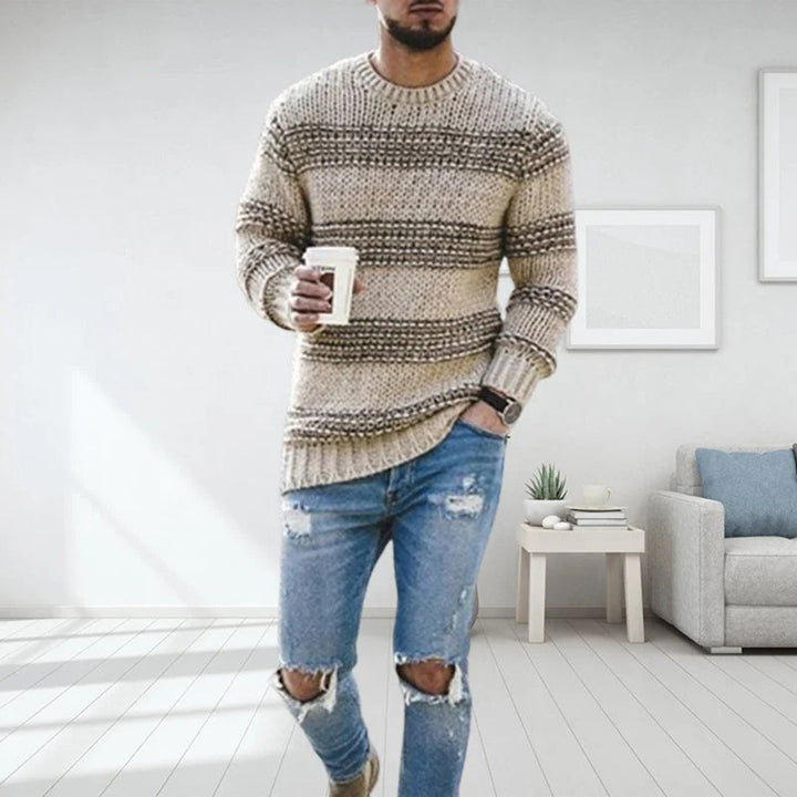 Pull homme moderne et confortable, idéal pour un style décontracté polyvalent en hiver et automne.