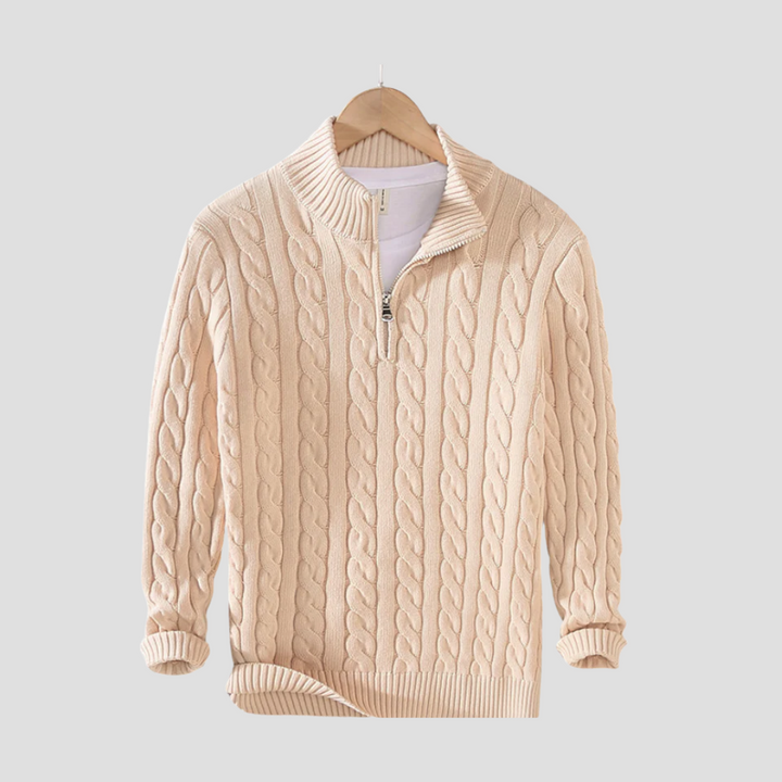 Pull homme torsadé, coupe classique, col zippé, gris. Élégance décontractée et intemporelle pour un look moderne.