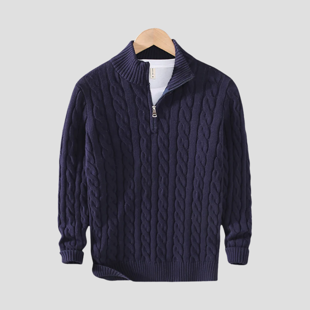 Pull homme torsadé, coupe classique, col zippé, gris. Élégance décontractée et intemporelle pour un look moderne.