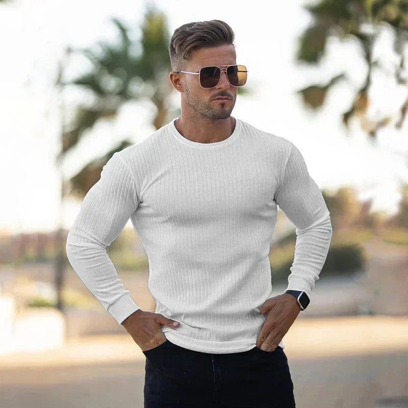 Pull élégant pour homme, style moderne, coupe confortable. Idéal mode masculine décontractée intemporelle.