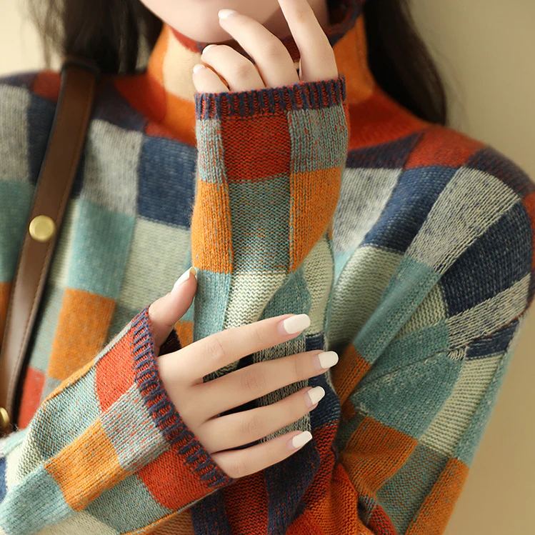 "Pull oversize en cachemire doux gris avec col roulé, idéal pour un style confortable et élégant."