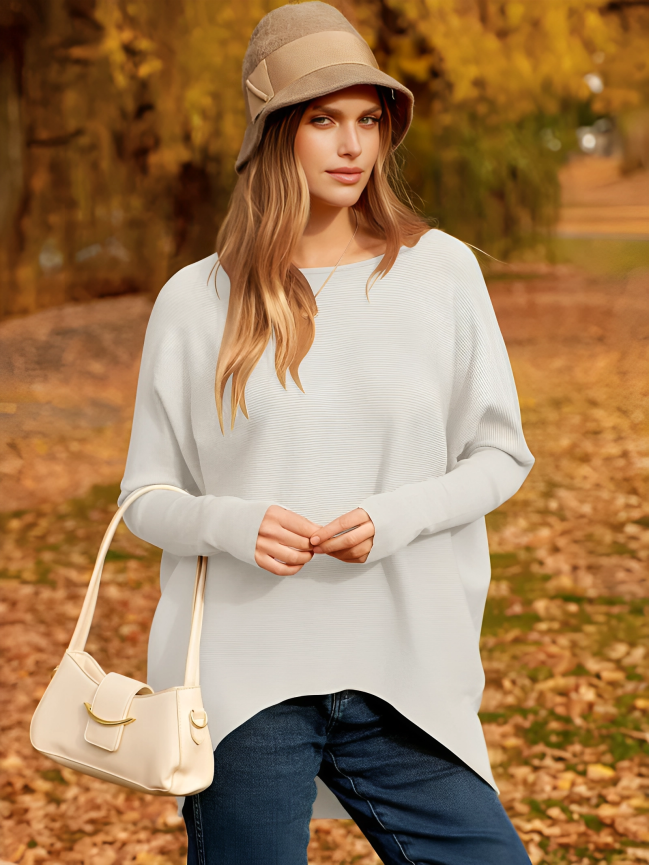 Vêtement femme hiver : pull oversize en maille confortable. Style casual chic pour les journées froides.