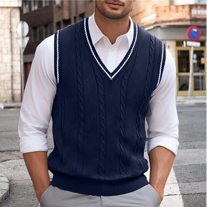 "Pull sans manches décolleté V pour homme, coupe cintrée, confort coton-laine, style élégant et décontracté."