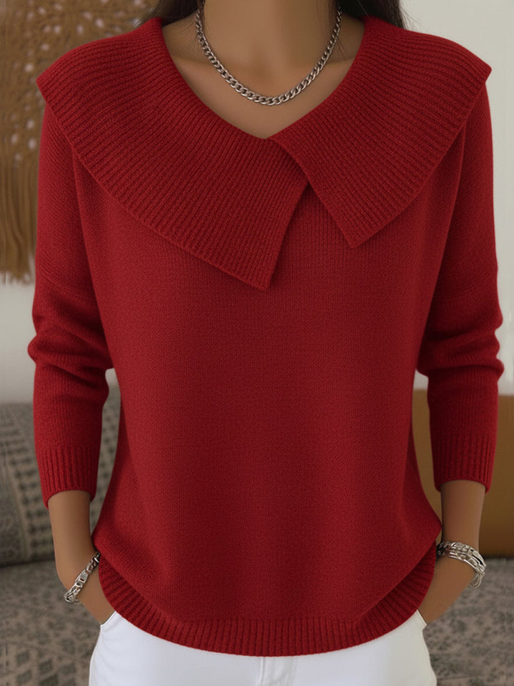 Pull tricoté femme élégant à col côtelé, manches longues. Confortable pour l'automne-hiver.