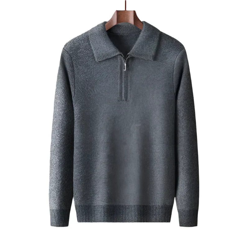 Pull tricoté homme demi-zip bleu marine, élégant et confortable pour l'automne-hiver. Vêtement masculin chic.