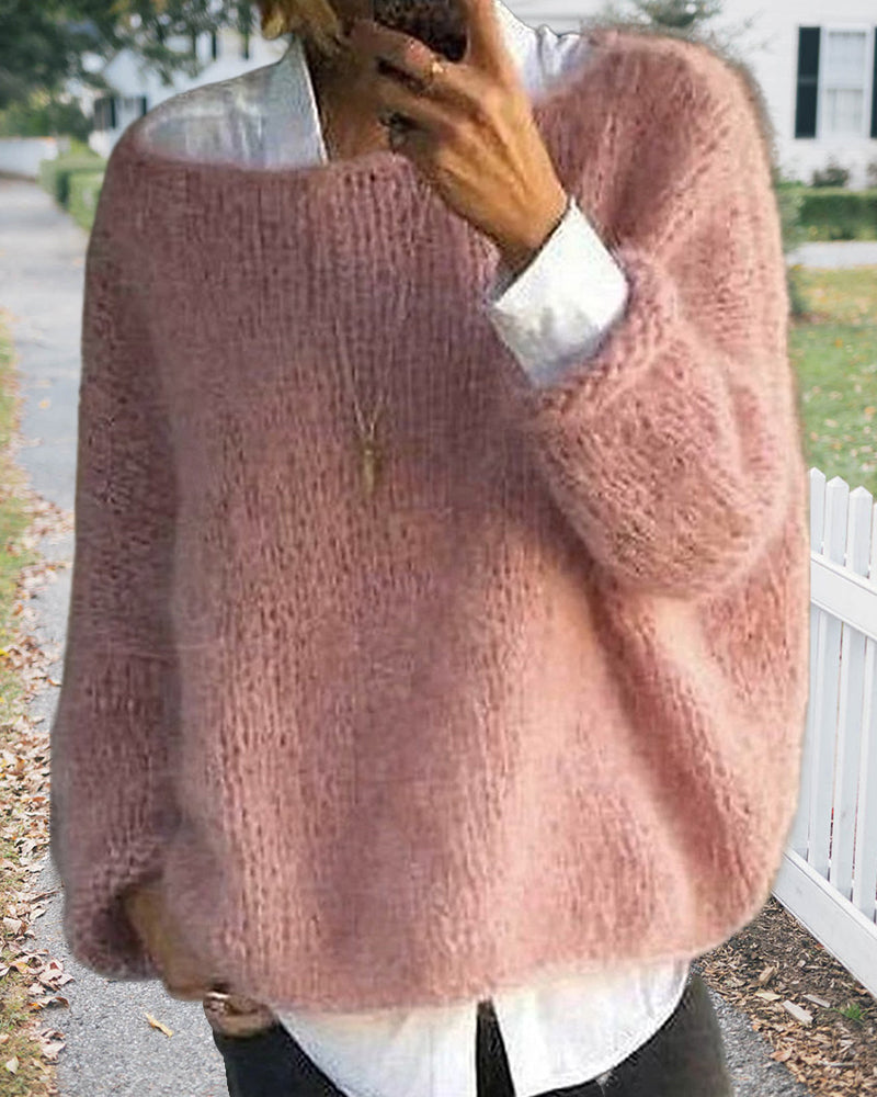 Pull vert tricoté pour femme, chic et moderne, à épaules dénudées.