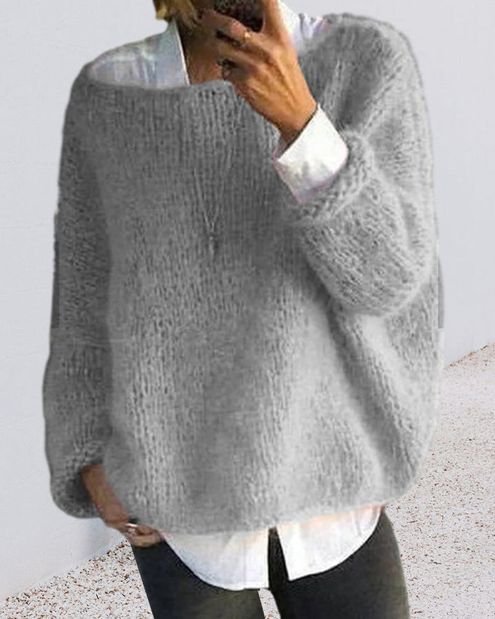 Mode femme : pull tricoté vert, coupe épaules dénudées, confort et style chic.
