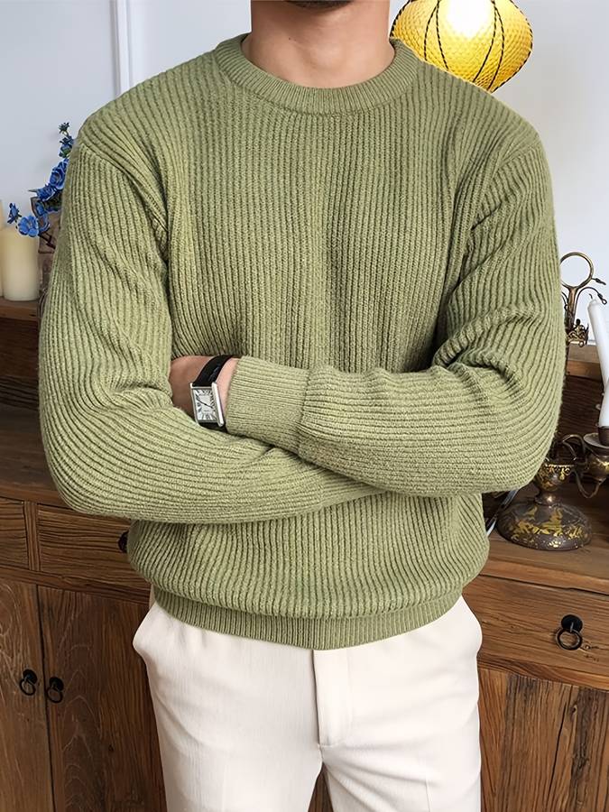 Pull tricoté homme, chaud et élégant. Idéal pour l'hiver.