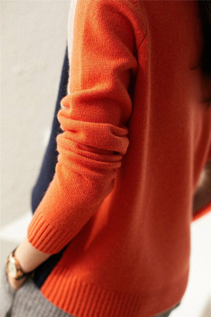 "Pull Véronique marine et orange à rayures rétro, coton doux pour femmes, look chic et confortable."