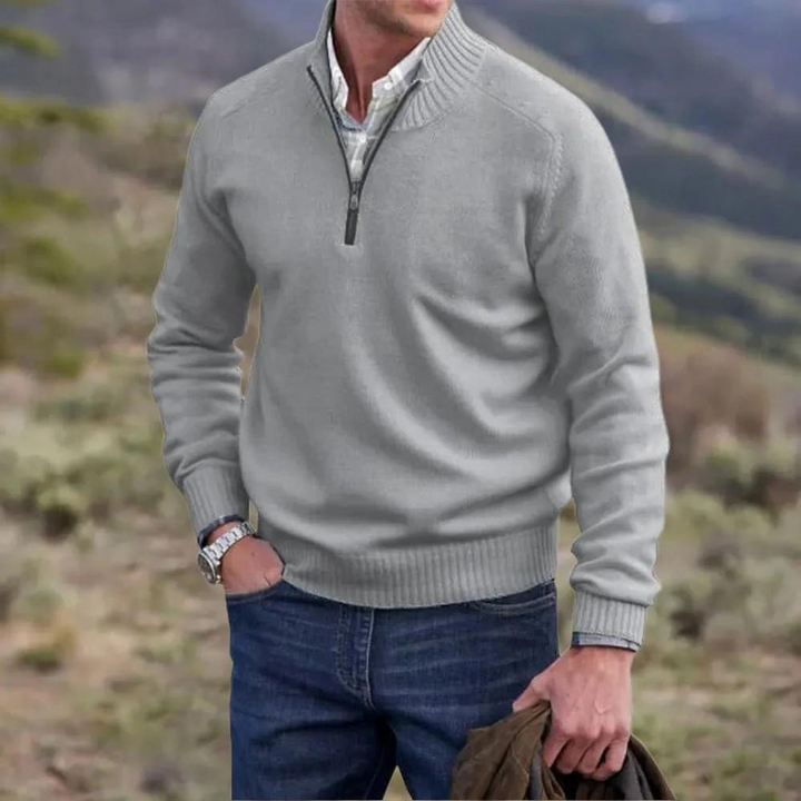 Pull zippé homme de qualité supérieure, col montant. Offre un style chic et un confort polyvalent pour la saison froide.