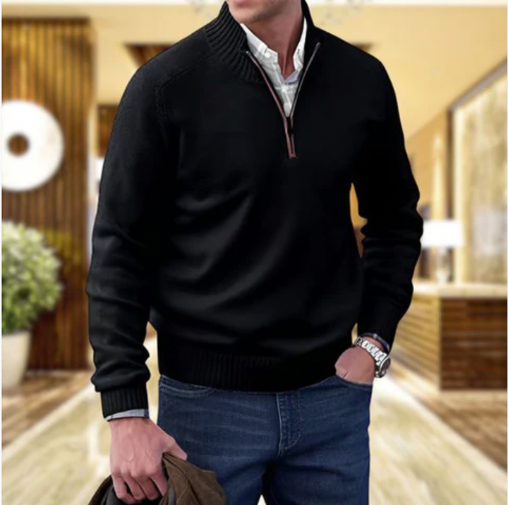 Pull zippé homme élégant, col montant confortable. Idéal pour un style décontracté moderne et polyvalent.