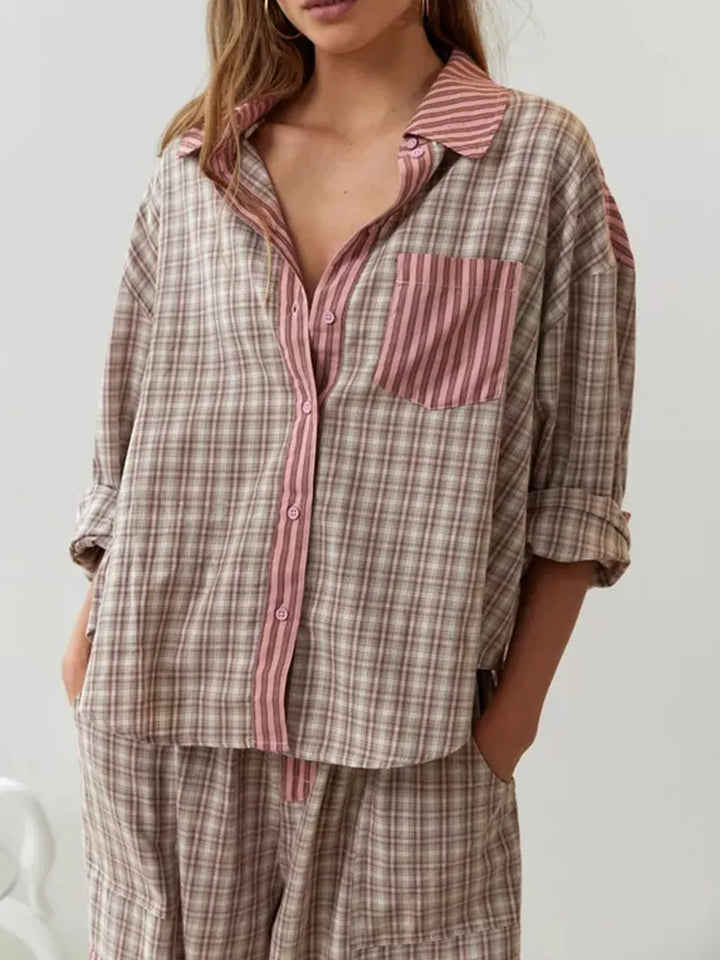 "Pyjama chaud marron, texture douce et respirante, coupe ample pour confort et liberté de mouvement nocturne."