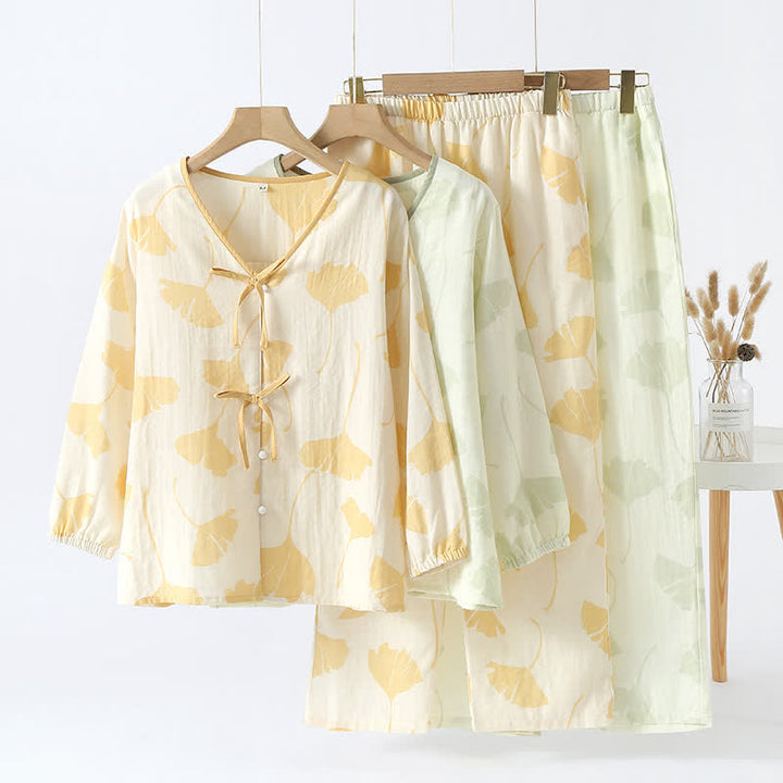 Pyjama femme élégant motif ginkgo. Ensemble nuit confortable et léger 2 pièces, idéal pour la détente.