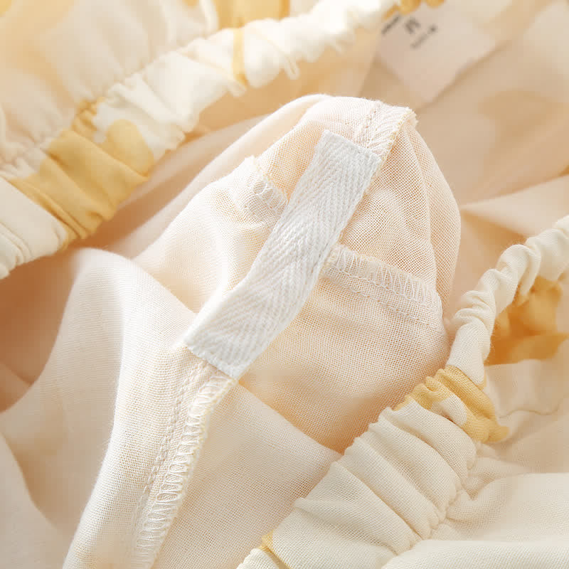Pyjama femme léger et doux motif ginkgo. Ensemble nuit confortable pour une sensation de bien-être optimal.