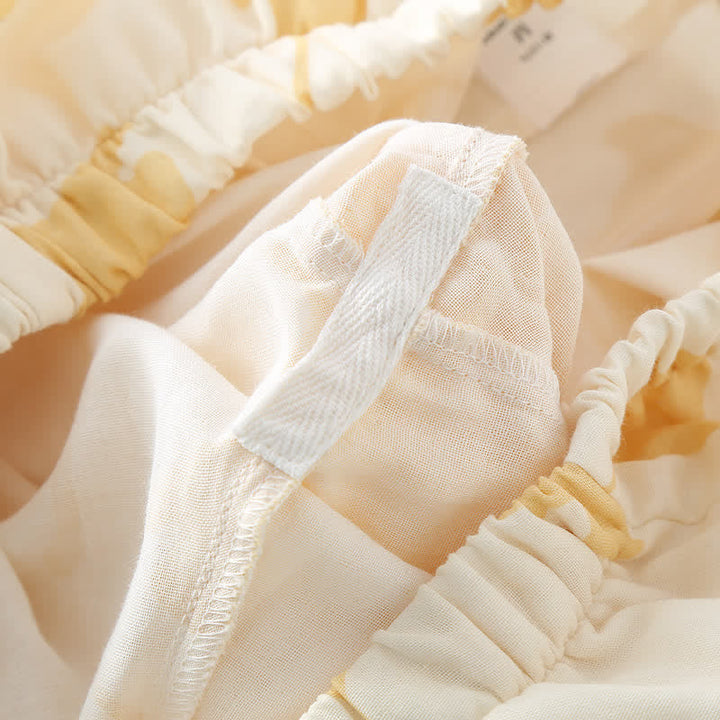 Pyjama femme léger et doux motif ginkgo. Ensemble nuit confortable pour une sensation de bien-être optimal.