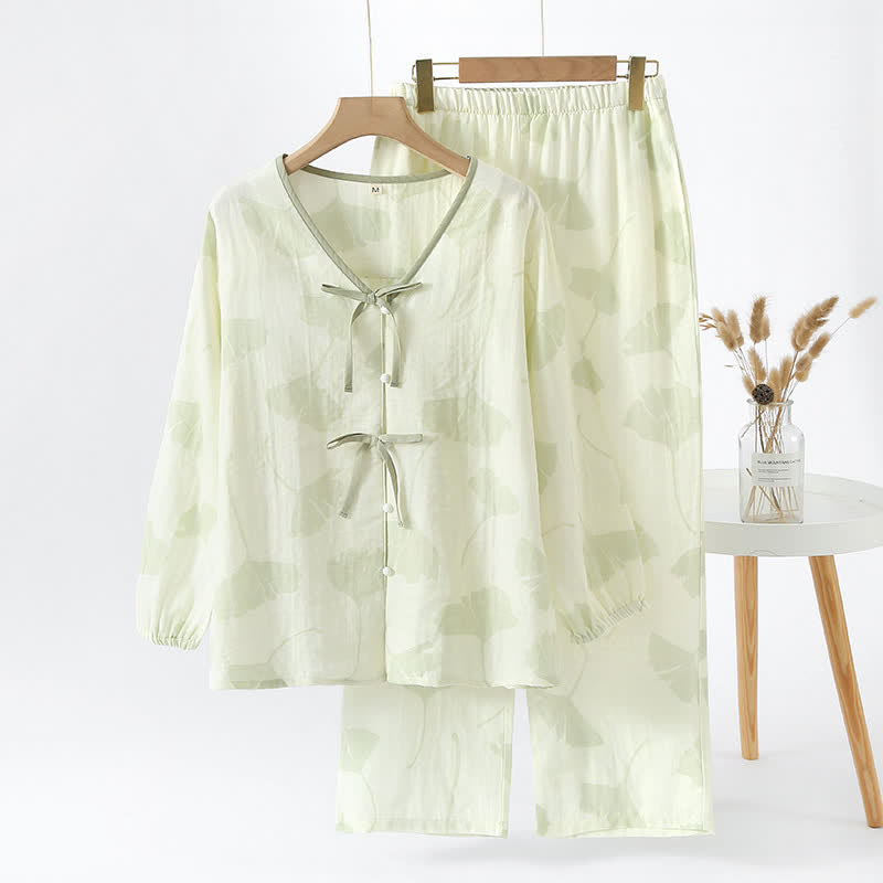 Vue complète du pyjama femme ginkgo. Ensemble de nuit 2 pièces confortable, léger et élégant pour toutes saisons.