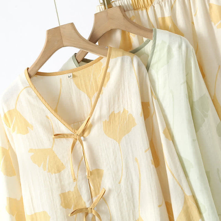 Pyjama femme doux imprimé ginkgo. Ensemble loungewear élégant et respirant, parfait pour se relaxer.