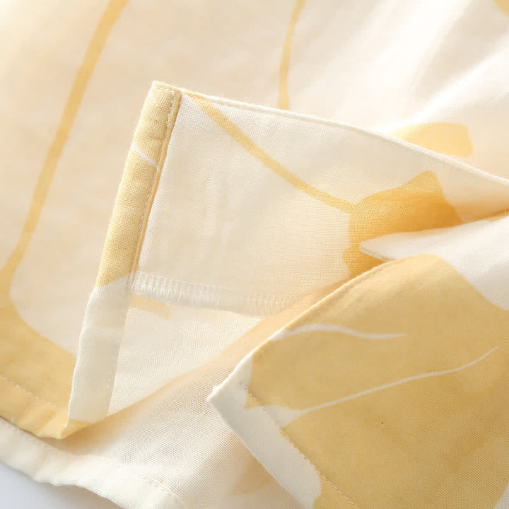 Ensemble pyjama femme doux et respirant. Motif ginkgo délicat pour des nuits paisibles et un confort absolu.