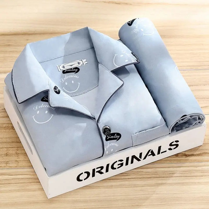 Ensemble pyjama homme rayé, ultra-confortable, parfait pour des nuits douces et relaxantes.