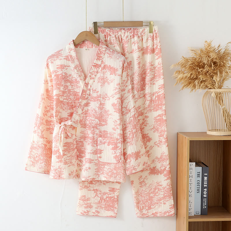 Élégant pyjama kimono femme en tissu léger et respirant, coupe ample pour confort toute saison.
