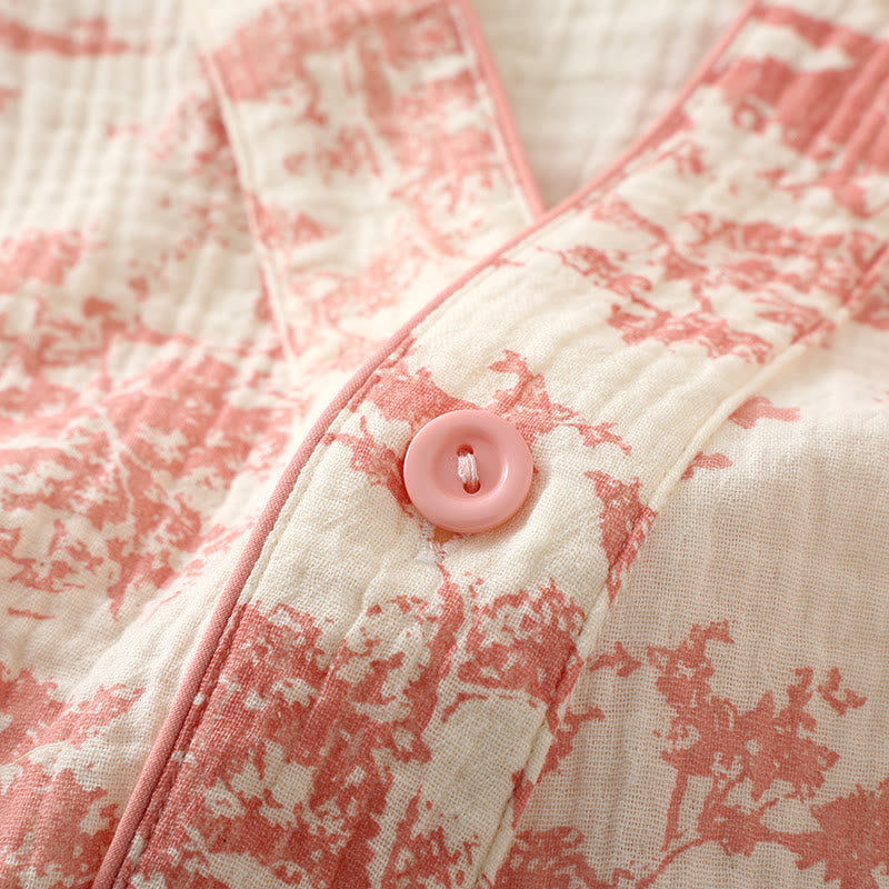 Ensemble pyjama femme respirant et doux, idéal pour la détente avec son tissu rafraîchissant.