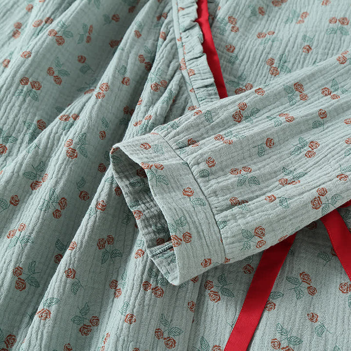 Pyjama femme confort en gaze de coton léger, style kimono floral, parfait pour la détente et le repos.