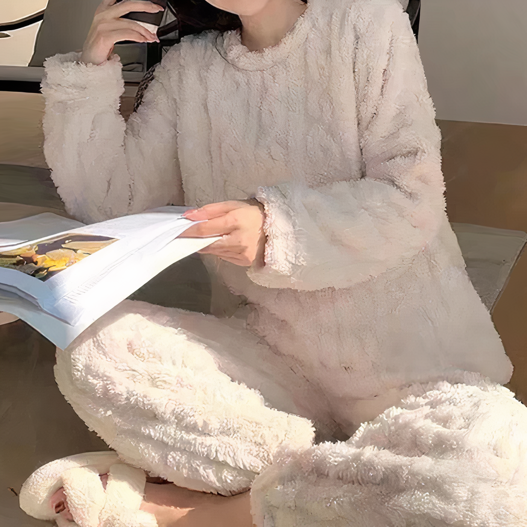 Pyjama femme polaire, très chaud et confortable. Idéal pour passer l'hiver au chaud avec style et douceur.