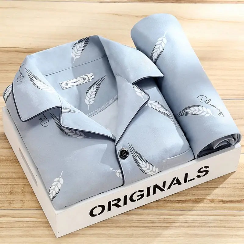 Ensemble pyjama homme rayé coordonné. Confort optimal pour les nuits paisibles et la détente à la maison.