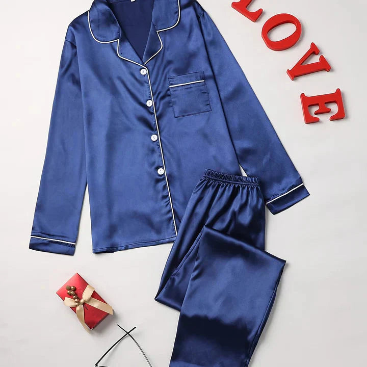 Pyjama satin femme, élégant et confortable.  Coupe ample, tissu soyeux.  Parfait pour se détendre.