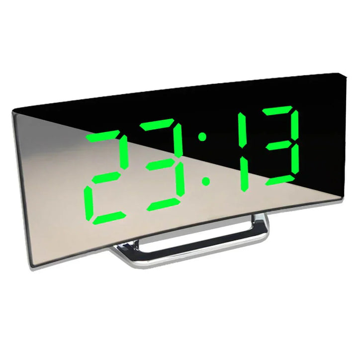 "Réveil numérique LED incurvé moderne avec affichage lumineux, idéal pour chambre ou bureau, design contemporain élégant."