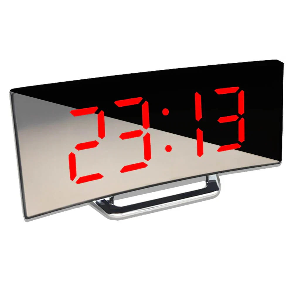 "Réveil numérique LED incurvé moderne avec affichage lumineux, idéal pour chambre ou bureau, design contemporain élégant."
