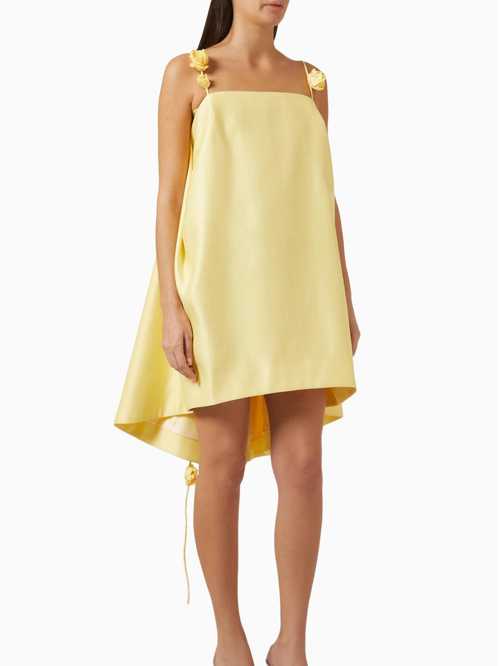 Robe A-Line élégante avec bretelles roses 3D, ourlet taille haute, silhouette captivante pour occasions spéciales ou décontra