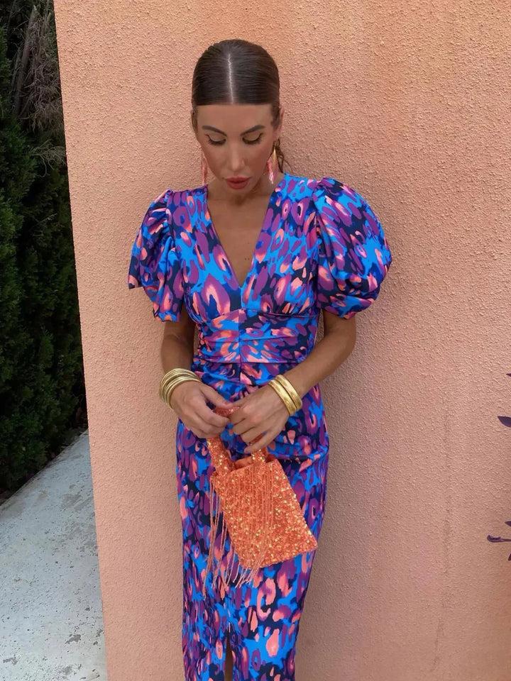 "Robe Alice féminine chic, manches bouffantes imprimées élégantes, silhouette flatteuse, style audacieux et raffiné."