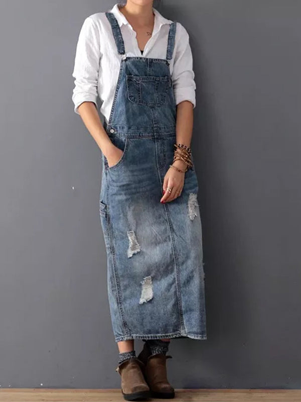 Robe à bavette en jean distressed pour femme, style décontracté chic, parfaite tenue journalière.