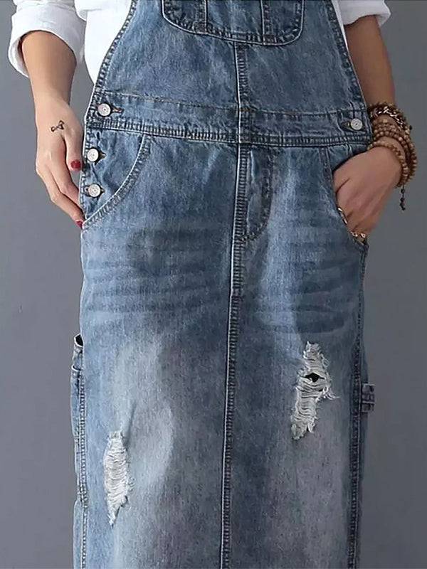 Vue d'ensemble: Robe à bavette en jean distressed femme, look versatile, parfaite pour toutes occasions.