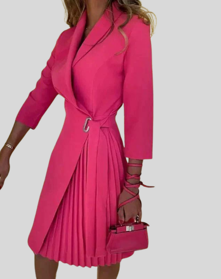 Sublime robe blazer polyvalente, idéale pour les femmes modernes, style tendance et habillé.
