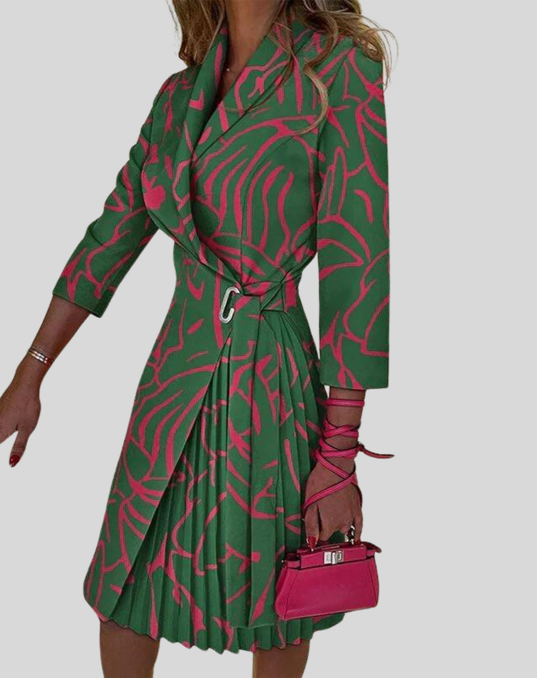 Mode femme : Robe blazer élégante, idéale pour une soirée habillée ou un événement professionnel.