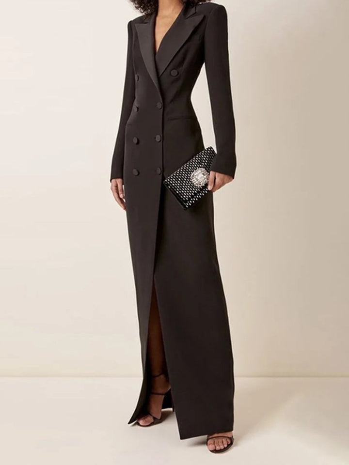 Robe blazer femme noire cintrée, style élégant et puissant pour soirée ou événement spécial. Mode féminine de luxe.