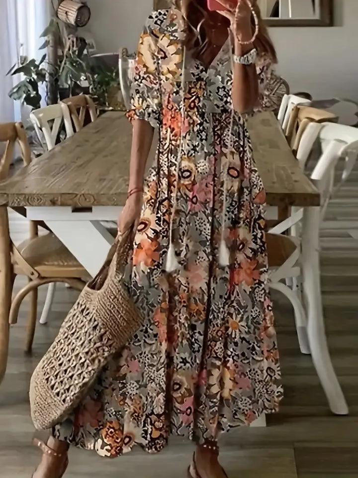 Robe midi femme bohème chic avec col V profond, volants délicats et motifs ikat. Idéale pour l'été.